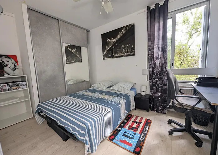 Grand Appartement 3 Chambres Chez L'Habitant En Face Du Chu Et De L'Universite De Poitiers - Acces Rapide Futuroscope En 15 Min *