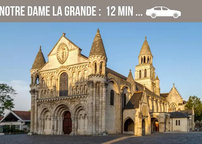 Homestay Grand 4 En Face Du Chu Et De L'universite De - Acces Rapide Futuroscope En 15 Min *