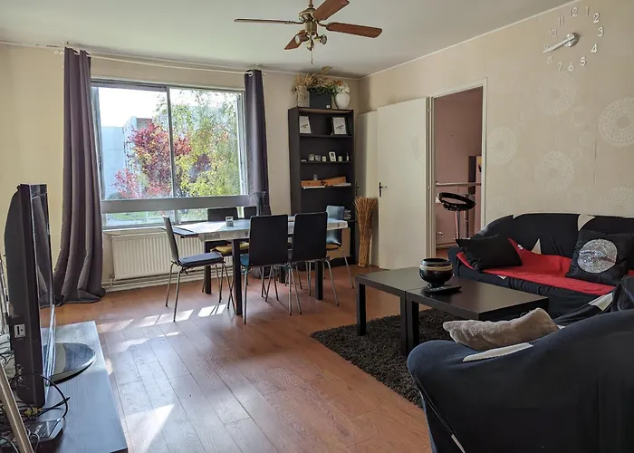 Homestay Grand 4 En Face Du Chu Et De L'universite De - Acces Rapide Futuroscope En 15 Min